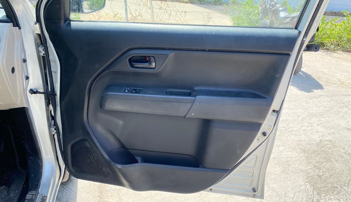 2021 Maruti New Wagon-R LXI (O) 1.0, Petrol, Manual, 15,874 km, Driver Side Door Panels Control