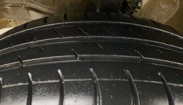 2016 Maruti Wagon R 1.0 VXI AMT, Petrol, Automatic, 37,805 km, Left Front Tyre Tread