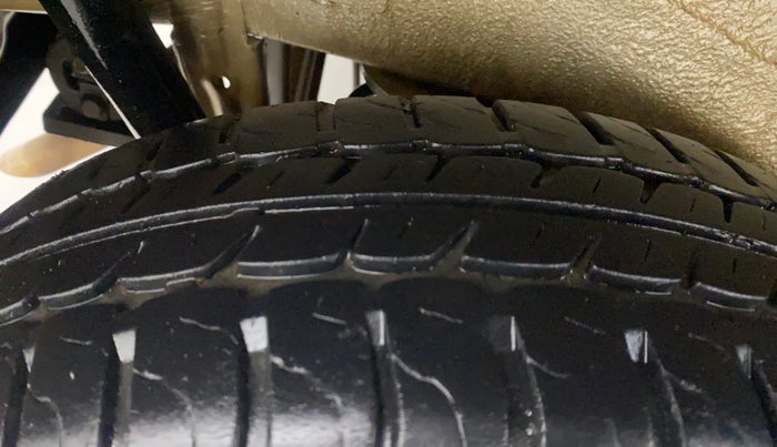 2016 Maruti Wagon R 1.0 VXI AMT, Petrol, Automatic, 37,805 km, Right Rear Tyre Tread