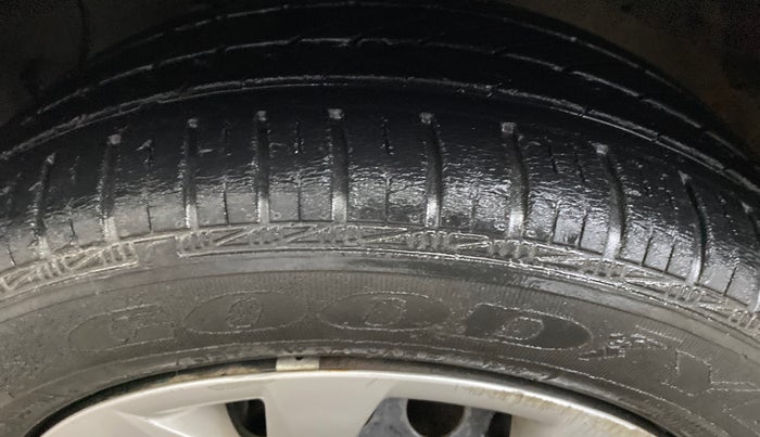 2016 Hyundai Grand i10 MAGNA 1.2 KAPPA VTVT, Petrol, Manual, 17,104 km, Left Front Tyre Tread