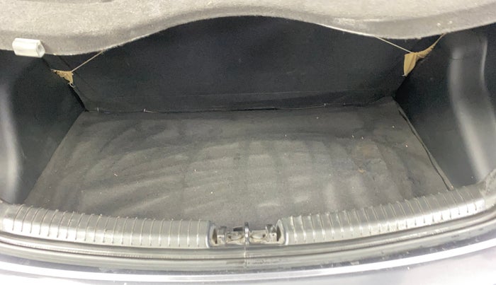 2016 Hyundai Grand i10 MAGNA 1.2 KAPPA VTVT, Petrol, Manual, 17,104 km, Boot Inside