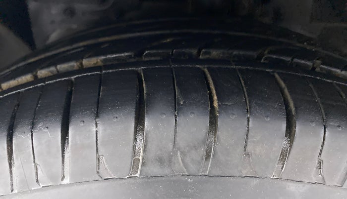 2016 Ford New Figo 1.5 TITANIUM AT PETROL, Petrol, Automatic, 30,644 km, Left Front Tyre Tread