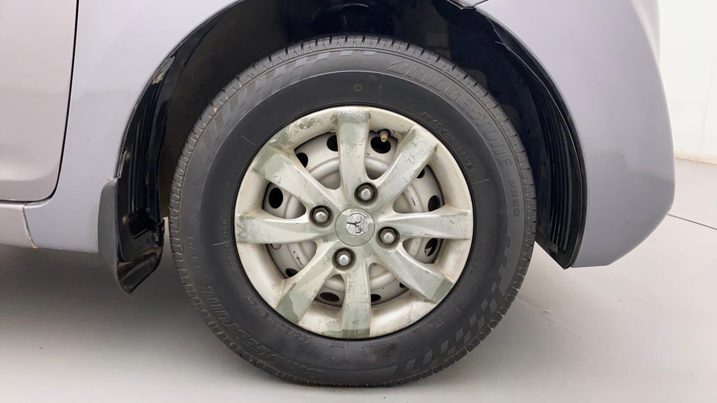 2013 Hyundai Eon D-LITE+, Petrol, Manual, 84,747 km, Right Front Wheel