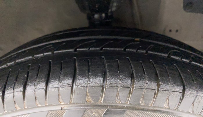 2013 Hyundai Eon D-LITE+, Petrol, Manual, 84,747 km, Right Front Tyre Tread