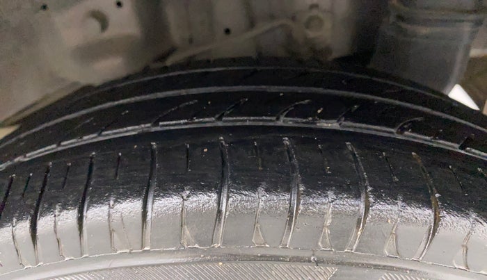 2013 Hyundai Eon D-LITE+, Petrol, Manual, 84,747 km, Left Rear Tyre Tread