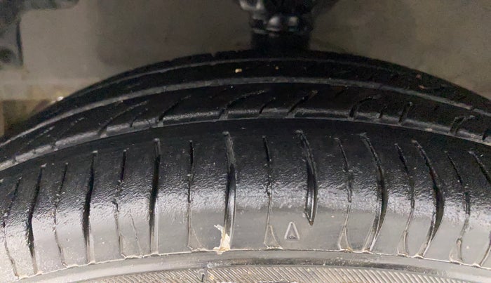2013 Hyundai Eon D-LITE+, Petrol, Manual, 84,747 km, Left Front Tyre Tread