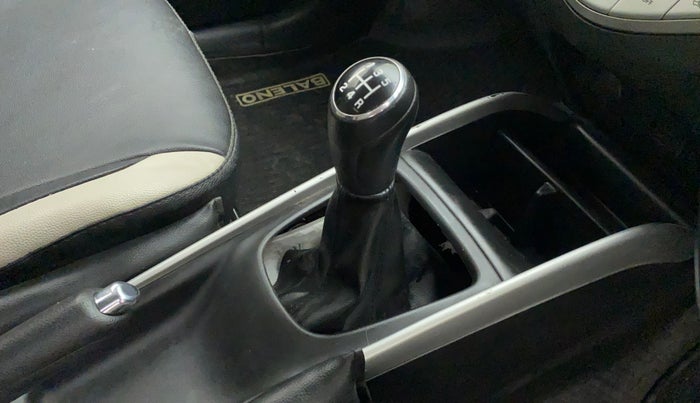 2017 Maruti Baleno DELTA PETROL 1.2, Petrol, Manual, 47,403 km, Gear lever - Boot Cover minor damage