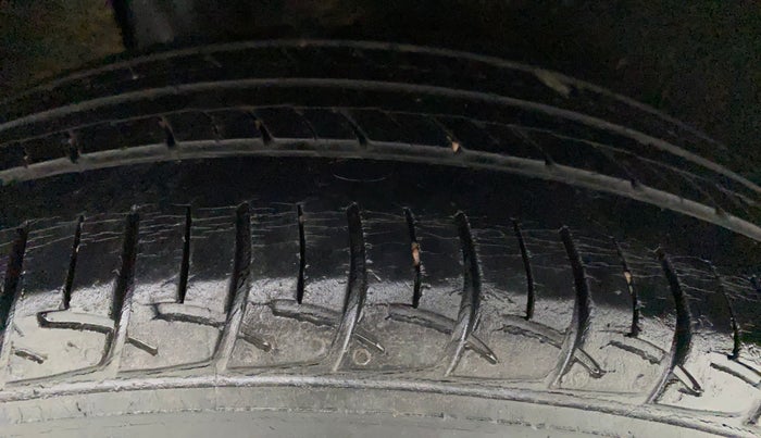 2017 Maruti Baleno DELTA PETROL 1.2, Petrol, Manual, 47,403 km, Right Rear Tyre Tread