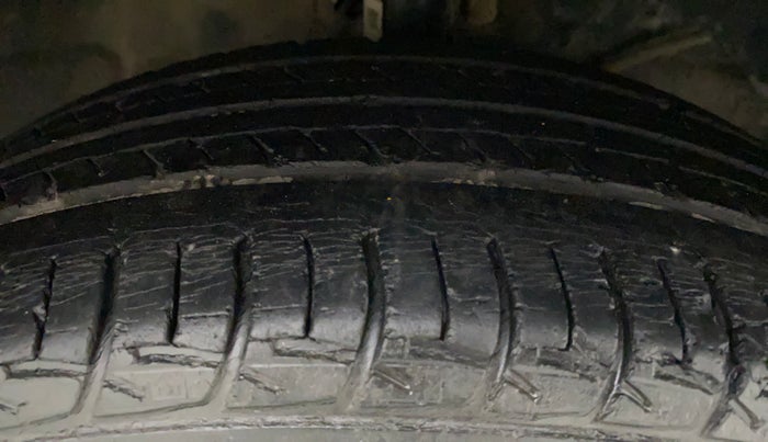 2017 Maruti Baleno DELTA PETROL 1.2, Petrol, Manual, 47,403 km, Right Front Tyre Tread