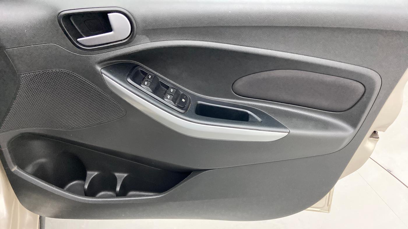 2019 Ford FREESTYLE TREND 1.2 PETROL, Petrol, Manual, 74,432 km, Driver Side Door Panels Control