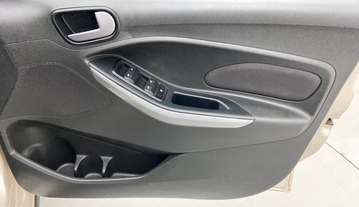 2019 Ford FREESTYLE TREND 1.2 PETROL, Petrol, Manual, 74,432 km, Driver Side Door Panels Control