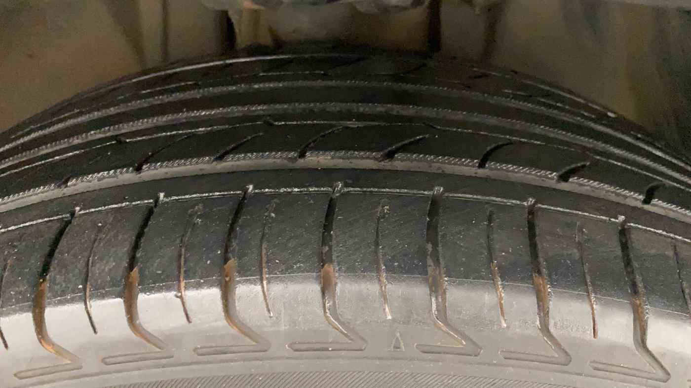 2019 Jeep Compass LIMITED (O) 2.0 DIESEL, Diesel, Manual, 92,908 km, Right Front Tyre Tread