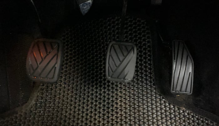 2018 Maruti Baleno ALPHA PETROL 1.2, Petrol, Manual, 66,318 km, Pedals