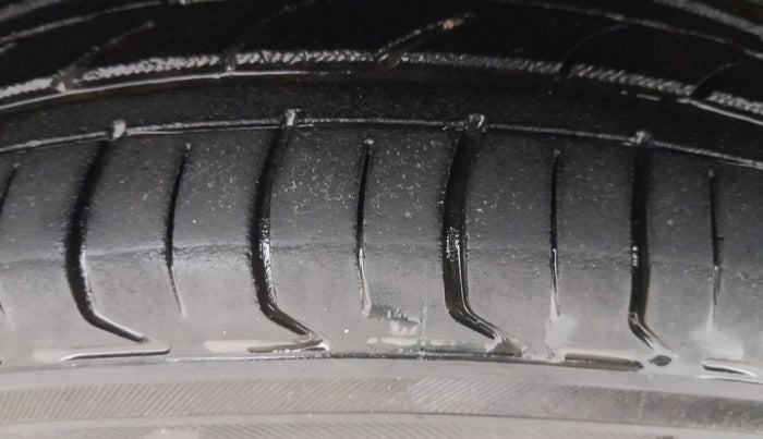 2015 Honda Amaze 1.5L I-DTEC S, Diesel, Manual, 1,31,638 km, Left Front Tyre Tread