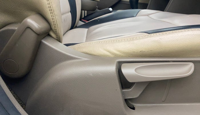 2012 Skoda Rapid AMBITION 1.6 TDI CR MT PLUS, Diesel, Manual, 1,10,617 km, Driver Side Adjustment Panel