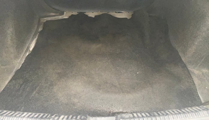 2012 Skoda Rapid AMBITION 1.6 TDI CR MT PLUS, Diesel, Manual, 1,10,617 km, Boot Inside