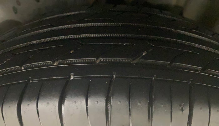 2012 Skoda Rapid AMBITION 1.6 TDI CR MT PLUS, Diesel, Manual, 1,10,617 km, Left Rear Tyre Tread