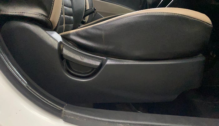 2016 Hyundai Grand i10 MAGNA 1.2 KAPPA VTVT, Petrol, Manual, 68,734 km, Driver Side Adjustment Panel