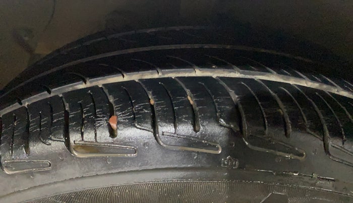 2016 Hyundai Grand i10 MAGNA 1.2 KAPPA VTVT, Petrol, Manual, 68,734 km, Left Front Tyre Tread