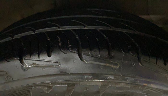 2016 Hyundai Grand i10 MAGNA 1.2 KAPPA VTVT, Petrol, Manual, 68,734 km, Right Front Tyre Tread