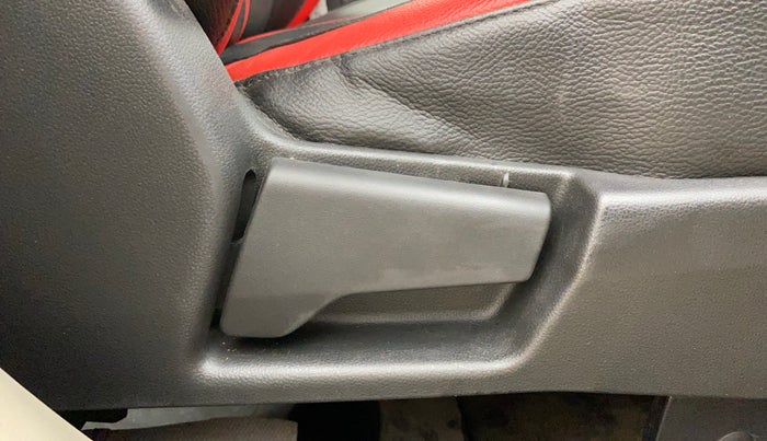 2020 Renault TRIBER RXT, Petrol, Manual, 62,986 km, Driver Side Adjustment Panel