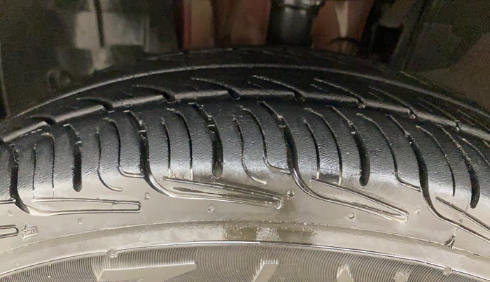 2020 Renault TRIBER RXT, Petrol, Manual, 62,986 km, Left Front Tyre Tread