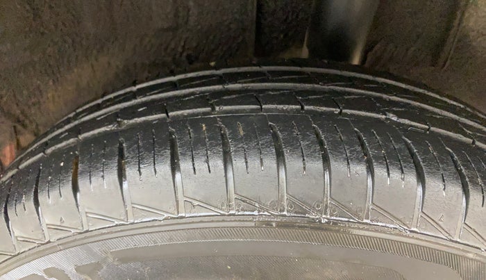 2020 Renault TRIBER RXT, Petrol, Manual, 62,986 km, Left Rear Tyre Tread