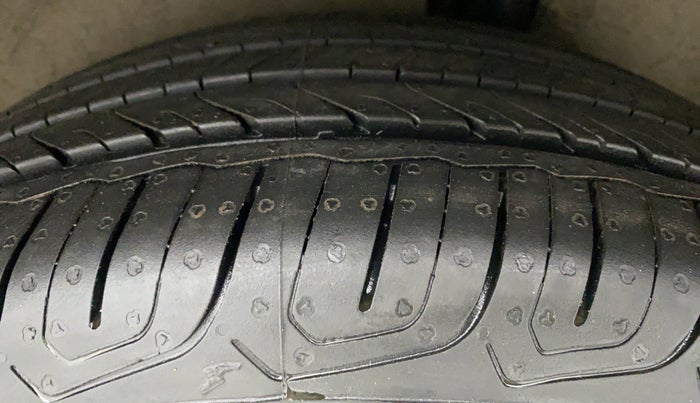2015 Ford Ecosport 1.5 TITANIUM TI VCT AT, Petrol, Automatic, 1,00,451 km, Left Rear Tyre Tread