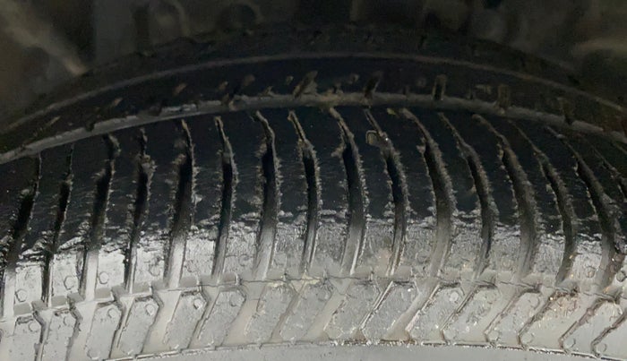 2015 Ford Ecosport 1.5 TITANIUM TI VCT AT, Petrol, Automatic, 1,00,451 km, Left Front Tyre Tread