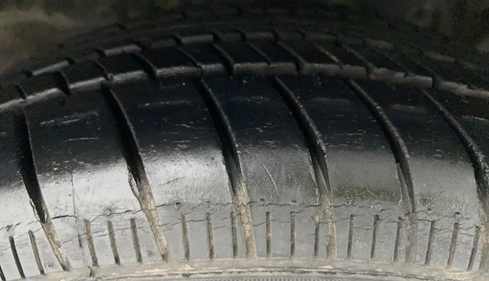 2015 Ford Ecosport 1.5 TITANIUM TI VCT AT, Petrol, Automatic, 1,00,451 km, Right Front Tyre Tread