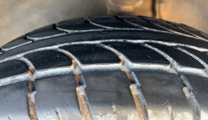 2018 Maruti Alto 800 VXI, Petrol, Manual, 50,681 km, Left Front Tyre Tread