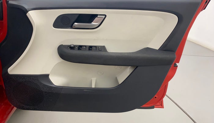2022 Tata ALTROZ XZA PLUS, Petrol, Automatic, 16,349 km, Driver Side Door Panels Control