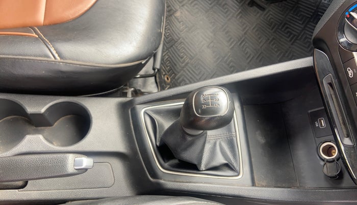 2019 Hyundai Elite i20 MAGNA PLUS 1.2, CNG, Manual, 65,019 km, Gear Lever