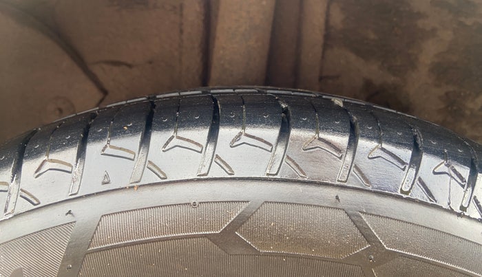 2019 Hyundai Elite i20 MAGNA PLUS 1.2, CNG, Manual, 65,019 km, Right Rear Tyre Tread