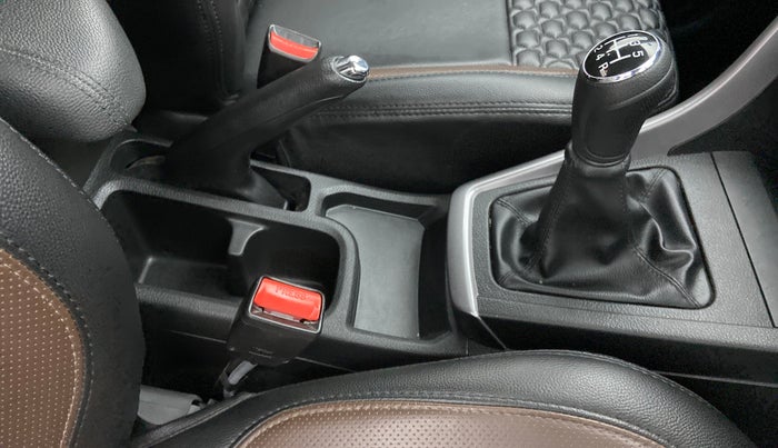 2022 Maruti BREZZA ZXI SMART HYBRID DUAL TONE, Petrol, Manual, 18,793 km, Gear Lever