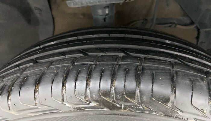 2022 Maruti BREZZA ZXI SMART HYBRID DUAL TONE, Petrol, Manual, 18,793 km, Right Front Tyre Tread