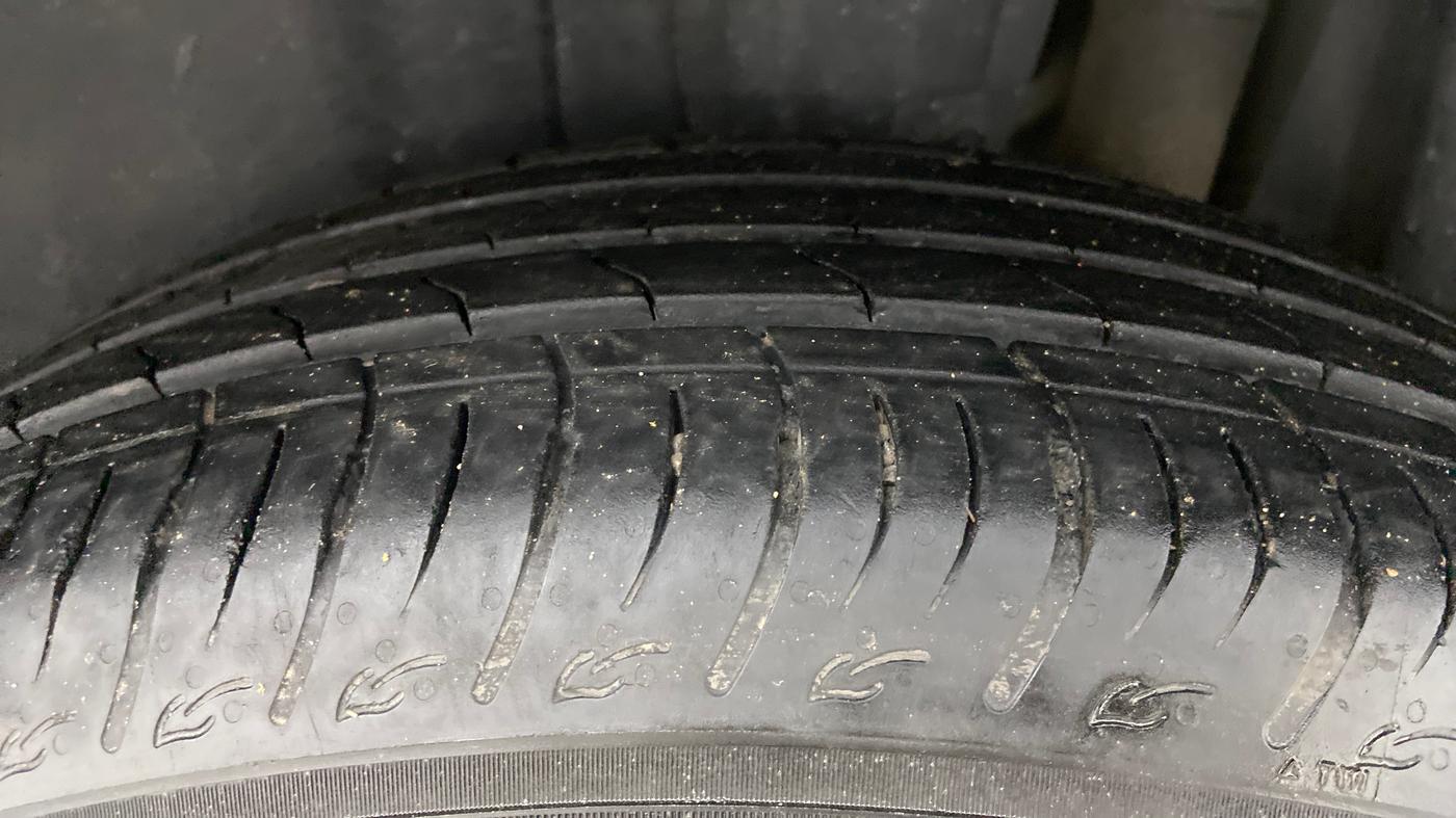 2022 Maruti BREZZA ZXI SMART HYBRID DUAL TONE, Petrol, Manual, 18,793 km, Left Rear Tyre Tread