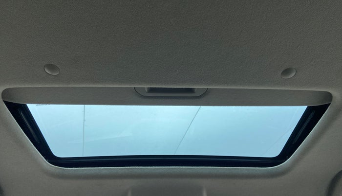 2022 Maruti BREZZA ZXI SMART HYBRID DUAL TONE, Petrol, Manual, 18,793 km, Moonroof/ Sunroof
