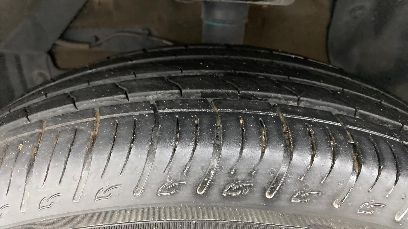 2022 Maruti BREZZA ZXI SMART HYBRID DUAL TONE, Petrol, Manual, 18,793 km, Left Front Tyre Tread