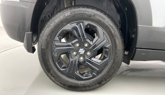 2022 Maruti BREZZA ZXI SMART HYBRID DUAL TONE, Petrol, Manual, 18,793 km, Right Rear Wheel