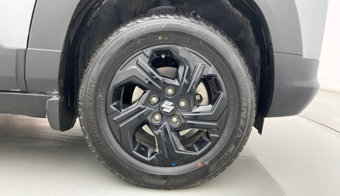 2022 Maruti BREZZA ZXI SMART HYBRID DUAL TONE, Petrol, Manual, 18,793 km, Right Front Wheel
