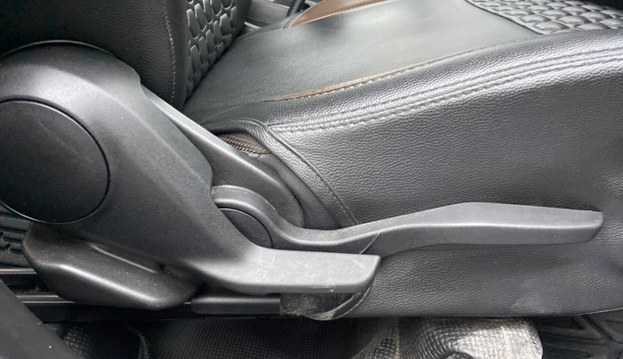 2022 Maruti BREZZA ZXI SMART HYBRID DUAL TONE, Petrol, Manual, 18,793 km, Driver Side Adjustment Panel