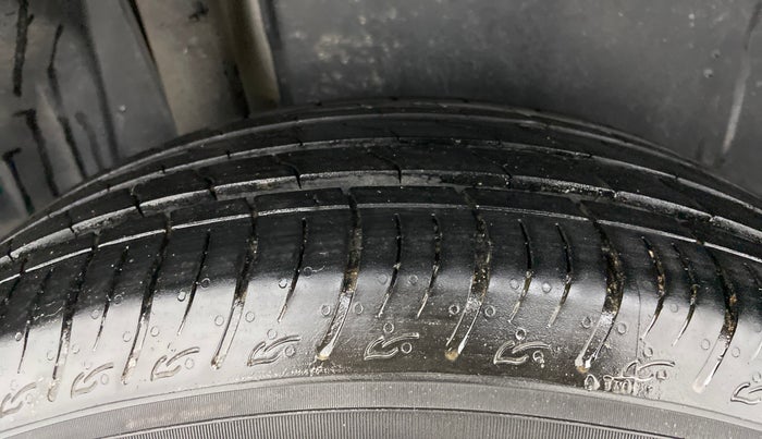 2022 Maruti BREZZA ZXI SMART HYBRID DUAL TONE, Petrol, Manual, 18,793 km, Right Rear Tyre Tread