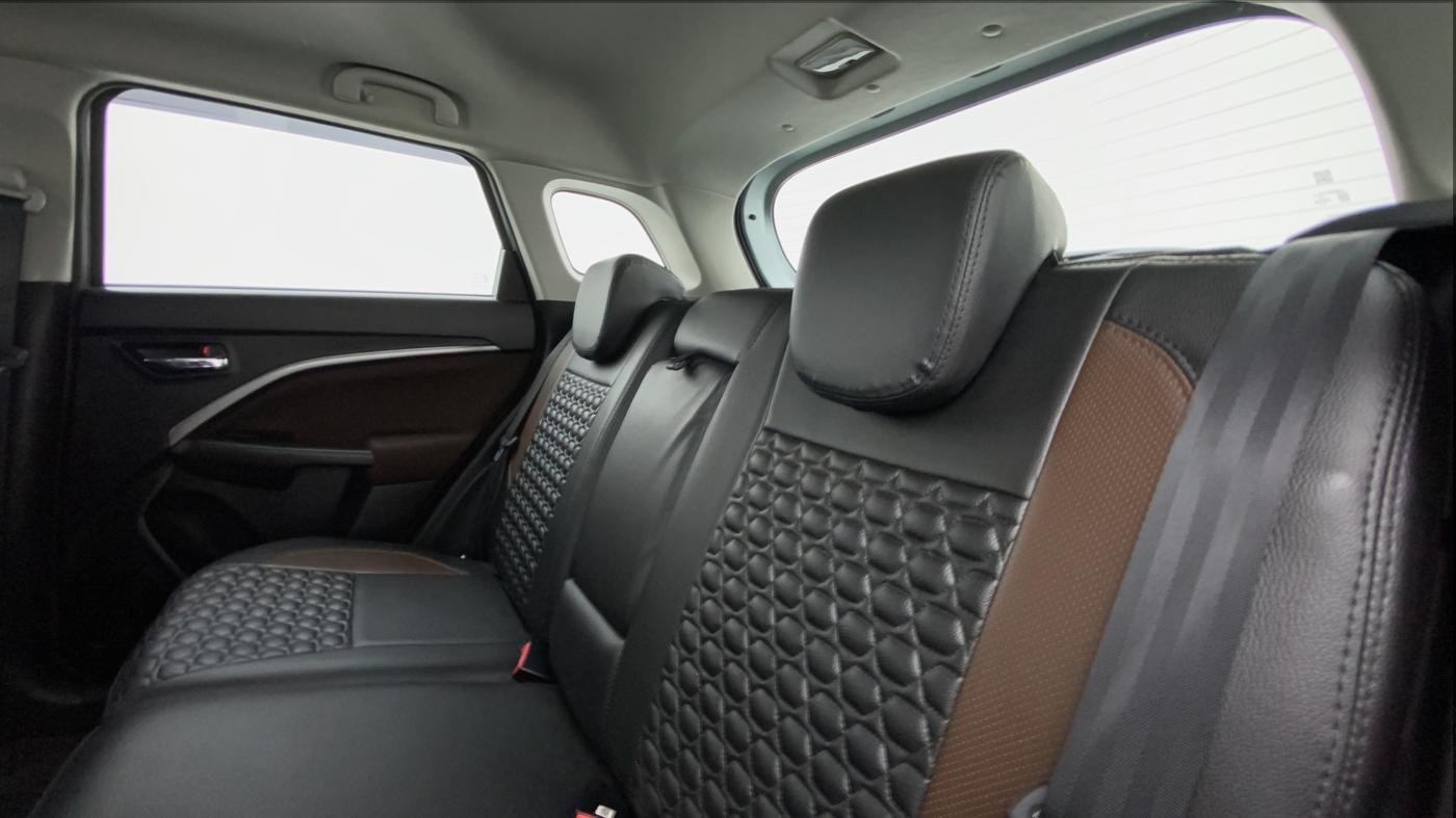 2022 Maruti BREZZA ZXI SMART HYBRID DUAL TONE, Petrol, Manual, 18,793 km, Right Side Rear Door Cabin