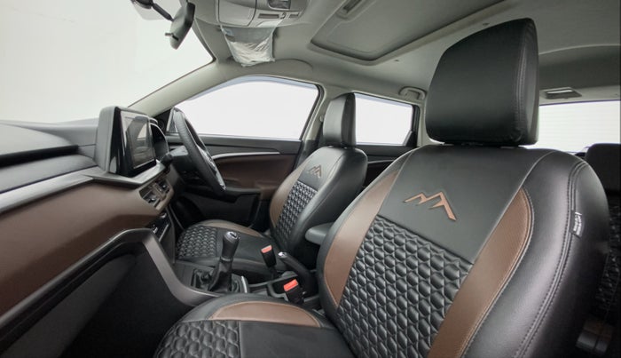 2022 Maruti BREZZA ZXI SMART HYBRID DUAL TONE, Petrol, Manual, 18,793 km, Right Side Front Door Cabin