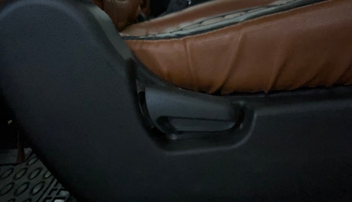 2018 Maruti Wagon R 1.0 VXI, Petrol, Manual, 41,098 km, Driver Side Adjustment Panel