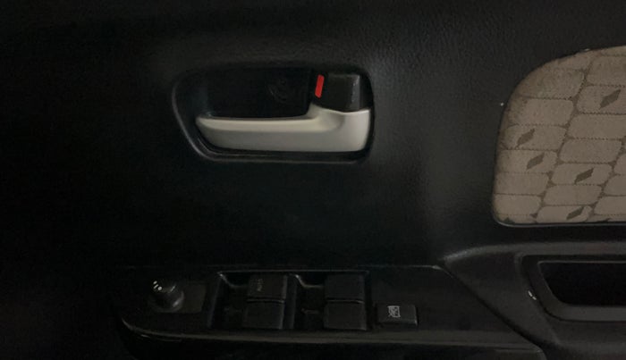 2018 Maruti Wagon R 1.0 VXI, Petrol, Manual, 41,098 km, Driver Side Door Panels Control