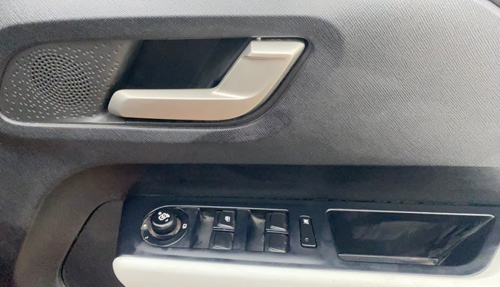 2024 Tata PUNCH CREATIVE  1.2 RTN DUAL TONE, Petrol, Manual, 8,011 km, Driver Side Door Panels Control