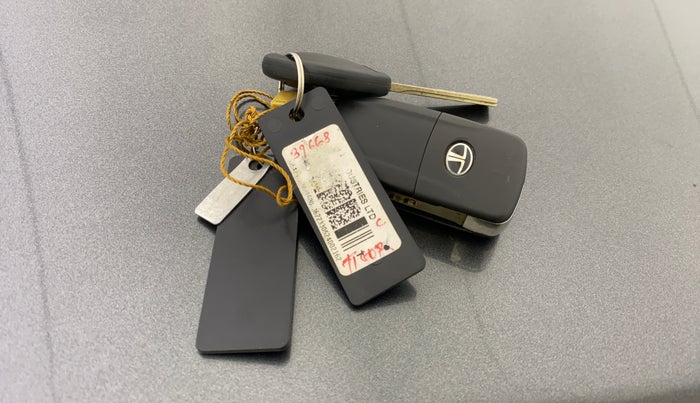 2024 Tata TIGOR XZA Plus iCNG , CNG, Automatic, 3,164 km, Key Close Up