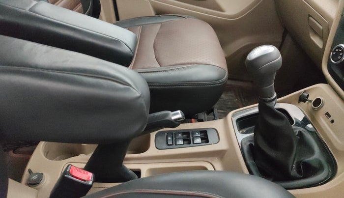 2016 Mahindra TUV300 T8, Diesel, Manual, 53,007 km, Gear Lever